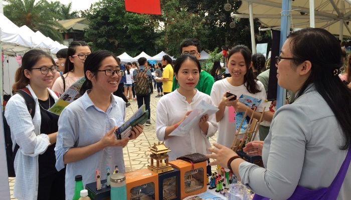 Internships & Volunteer Programs